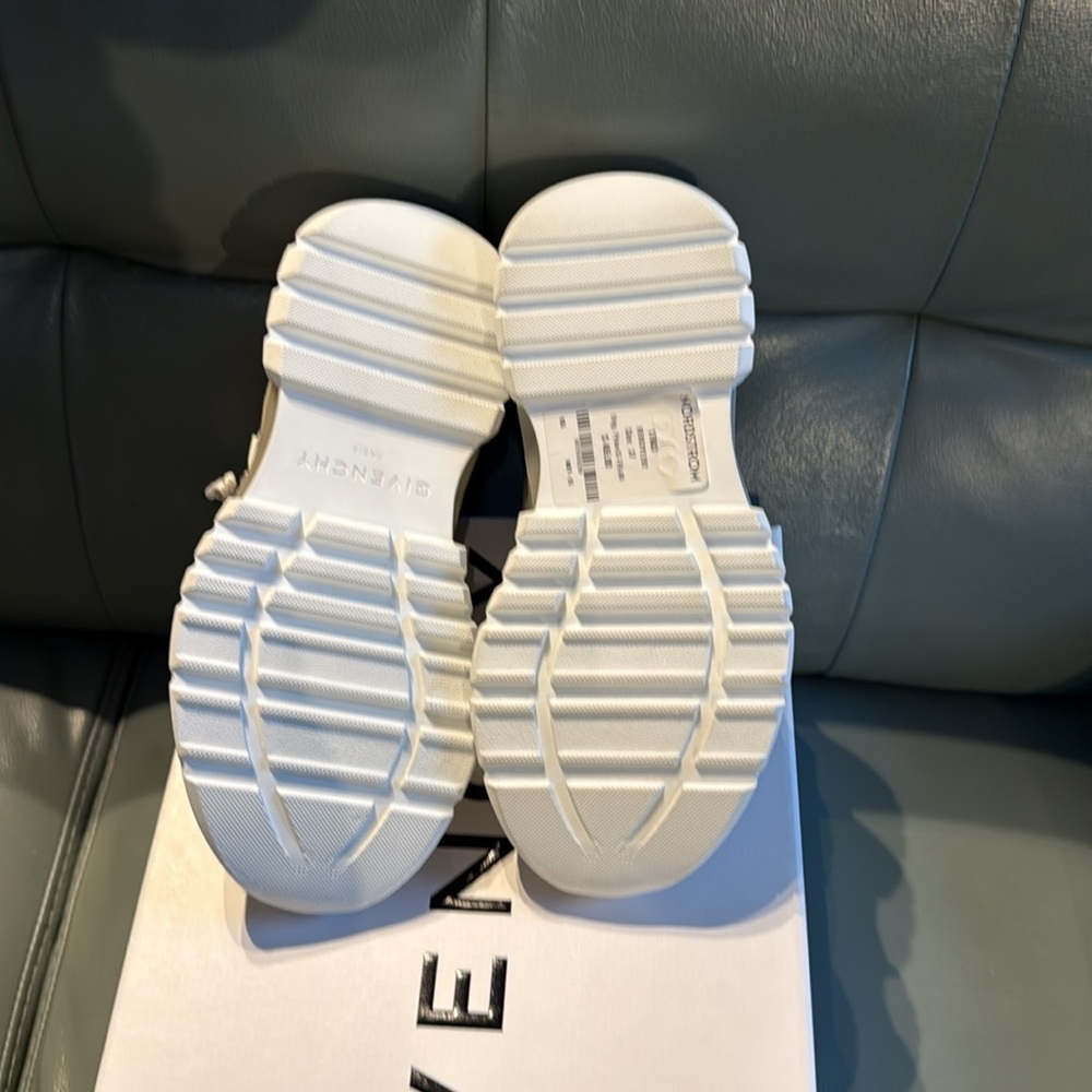 Givenchy Authentic NWT Specter Zip Sneaker - Picture 10 of 11